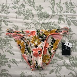 Volcom women’s floral pattern bikini bottoms size medium.